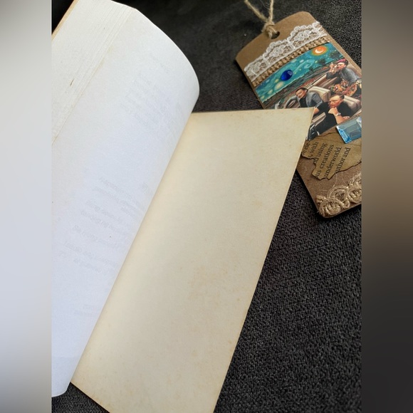 Filipino/Tagalog Book by Bob Ong, Bookmark & Mini Statue - Picture 7 of 9